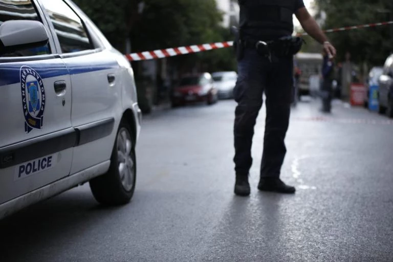 Έκρηξη σε κατάστημα στη Γλυφάδα – Το τίναξαν στον αέρα με δυναμίτη